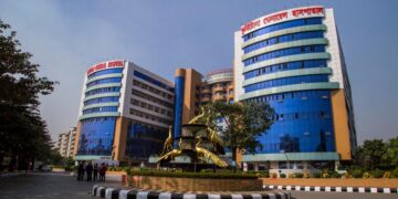 রোগীর উপচে পড়া ভিড়ে হাসপাতালে বাড়ানো হচ্ছে চিকিৎসক, স্বাস্থ্যকর্মী ও অক্সিজেন