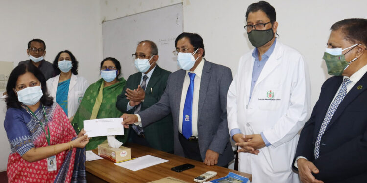 বিএসএমএমইউ’র ২৫ শিক্ষক পেলেন গবেষণায় অনুদান