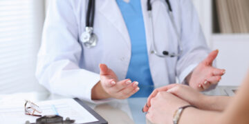 যেসব লক্ষণে বুঝবেন হিপ ফ্রাকচার ও করণীয়