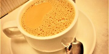 জেনে নিন দুধ চা পান শরীরের জন্য কতটা ক্ষতিকর