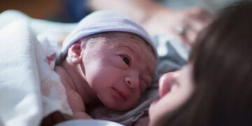 যেসব কারণে ক্যান্সার নিয়ে জন্মাতে পারে শিশুও