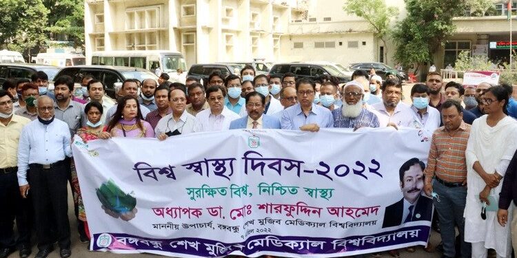 ‘স্বাস্থ্যবীমা চালু ও দুর্গম এলাকায় এয়ার অ্যাম্বুলেন্স প্রয়োজন’: বিএসএমএমইউ উপাচার্য