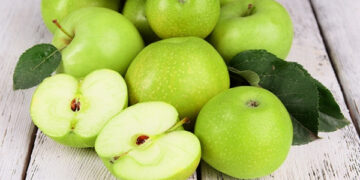 লিভার ও ফুসফুসের কার্যকারিতায় সবুজ আপেল