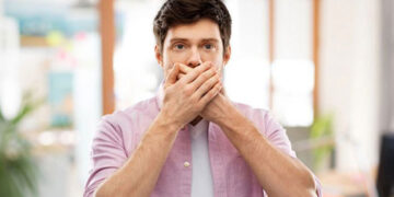 মুখে দুর্গন্ধের কারণ পেটের সমস্যা নয়তো?