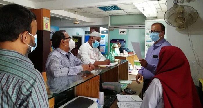 প্রসূতি ওটিতে, মালিক পালালেন তালা মেরে