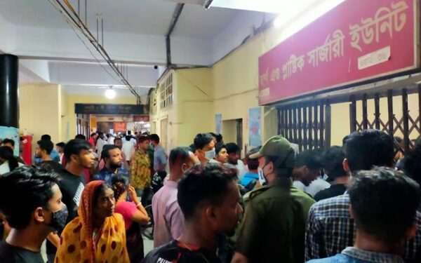 সীতাকুণ্ডের বিস্ফোরণ : চমেক হাসপাতালে আইসিইউ সংকট
