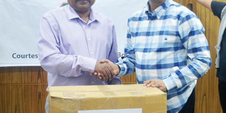 অগ্নিদগ্ধদের সেবায় চমেকে ক্রিকেট বোর্ডের চিকিৎসা সামগ্রী প্রদান