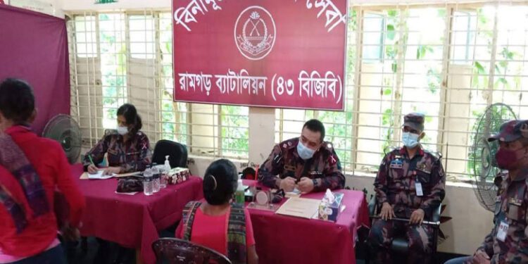 খাগড়াছড়িতে বিজিবির উদ্যোগে বিনামূল্যে চিকিৎসা সেবা ও ওষুধ বিতরণ