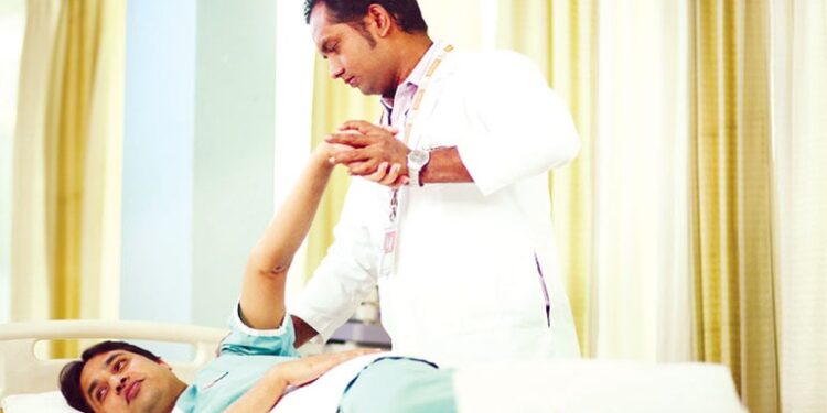 ব্যথার ওষুধ খাবেন নাকি ফিজিওথেরাপি নেবেন?