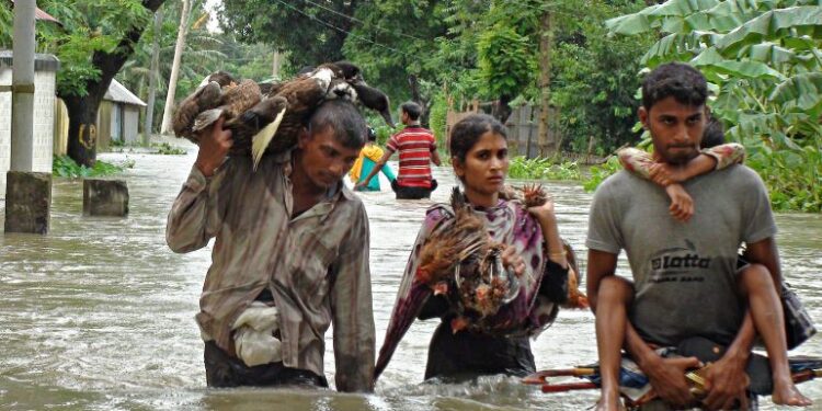 বন্যায় আক্রান্ত বেড়ে ২১৮৪৩, মৃত্যু ১২৬ জন
