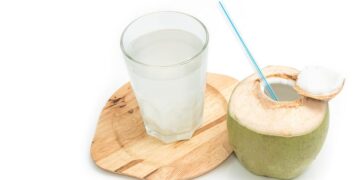 গরমে সুস্থ থাকতে ডাবের পানি