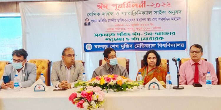 ‘চিকিৎসা-শিক্ষা-গবেষণা আন্তর্জাতিক মানে উন্নীতে পিএইচডি ডিগ্রির বিকল্প নেই’: বিএসএমএমইউ ভিসি