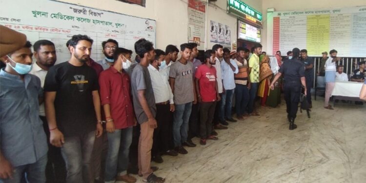 খুমেক হাসপাতাল থেকে ৩০ দালাল গ্রেফতার, বিভিন্ন মেয়াদে কারাদণ্ড-জরিমানা