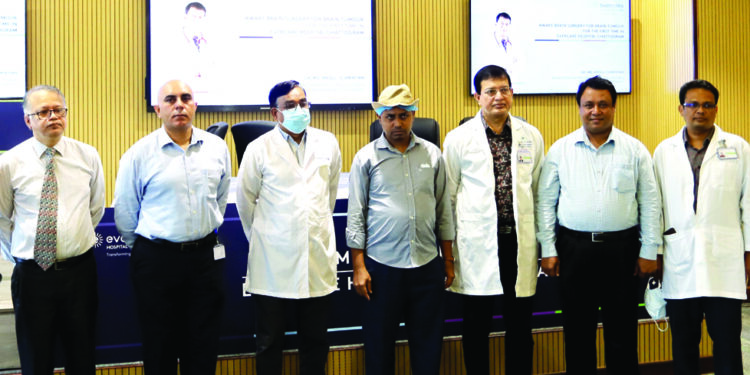 প্রথমবার চট্টগ্রাম এভারকেয়ারে এওয়াক ক্র্যানিওটমির সাহায্যে ব্রেইন টিউমারের সফল সার্জারি