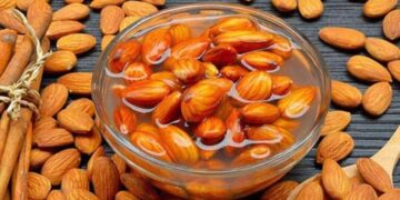 কাঁচা না ভেজানো-কীভাবে কাঠবাদাম খেলে হৃৎপিণ্ড ভালো থাকে?