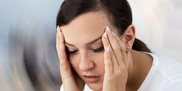 হঠাৎ মাথা ঘোরার সমস্যা কেন হয়, কী করবেন?