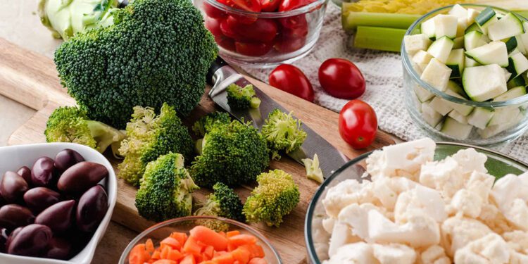 যেসব খাবার খাবেন ডেঙ্গু হলে