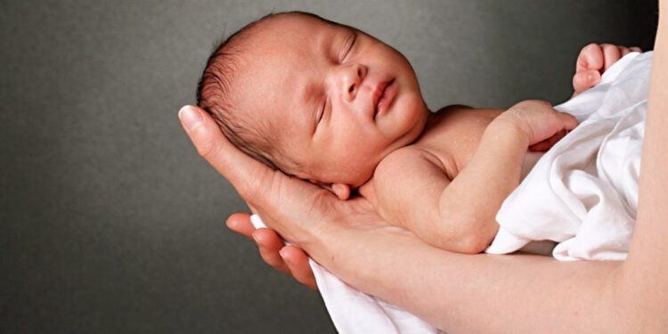 শিশুর শরীরে আয়রনের ঘাটতি হলে বুঝবেন যেভাবে