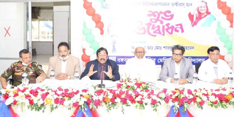বিএসএমএমইউতে নিয়মিত অফিস না করলে চিকিৎসকদের বেতন বন্ধের নির্দেশ