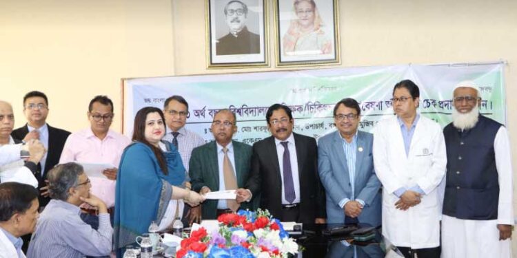 বিএসএমএমইউর ৬৭ শিক্ষক-চিকিৎসককে গবেষণা অনুদান প্রদান