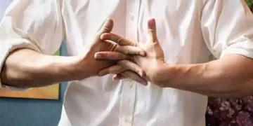 আঙুল ফোটালে ভাল না খারাপ, জেনে নিন