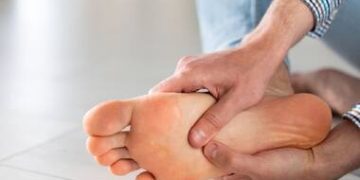 হাত পায়ে ঝিঁঝি ধরার নানা কারণ জানুন-