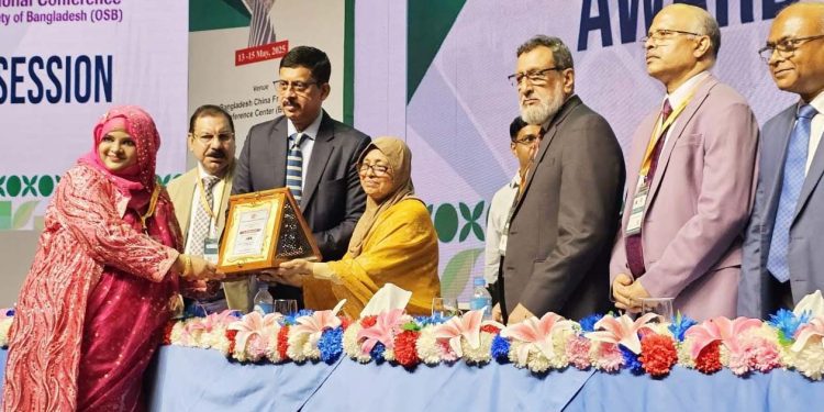 চোখের চিকিৎসায় শ্রেষ্ঠত্বের স্বীকৃতি পেলেন ১৭ চিকিৎসক